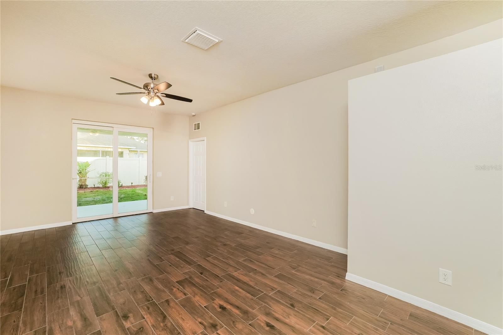 BALLANTRAE VILLAGE 06 - Residential