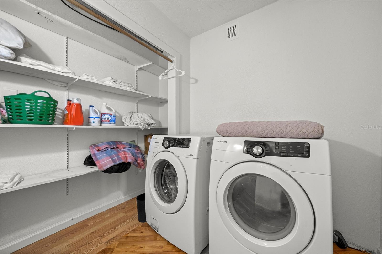 RESTVIEW RETS UNIT 01 - Residential