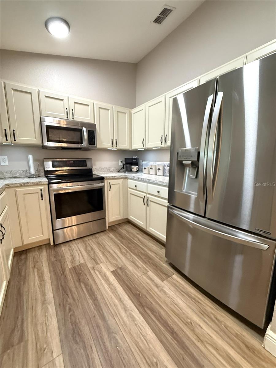 SILVER SPRINGS SHORES - Residential