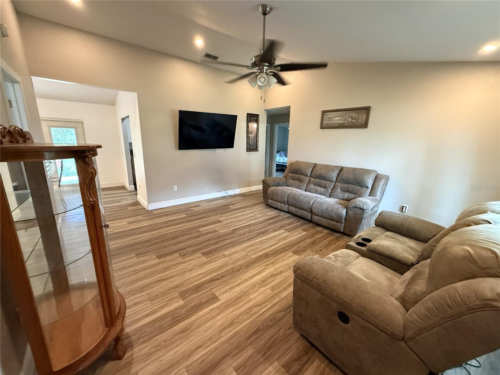 SILVER SPRINGS SHORES - Residential