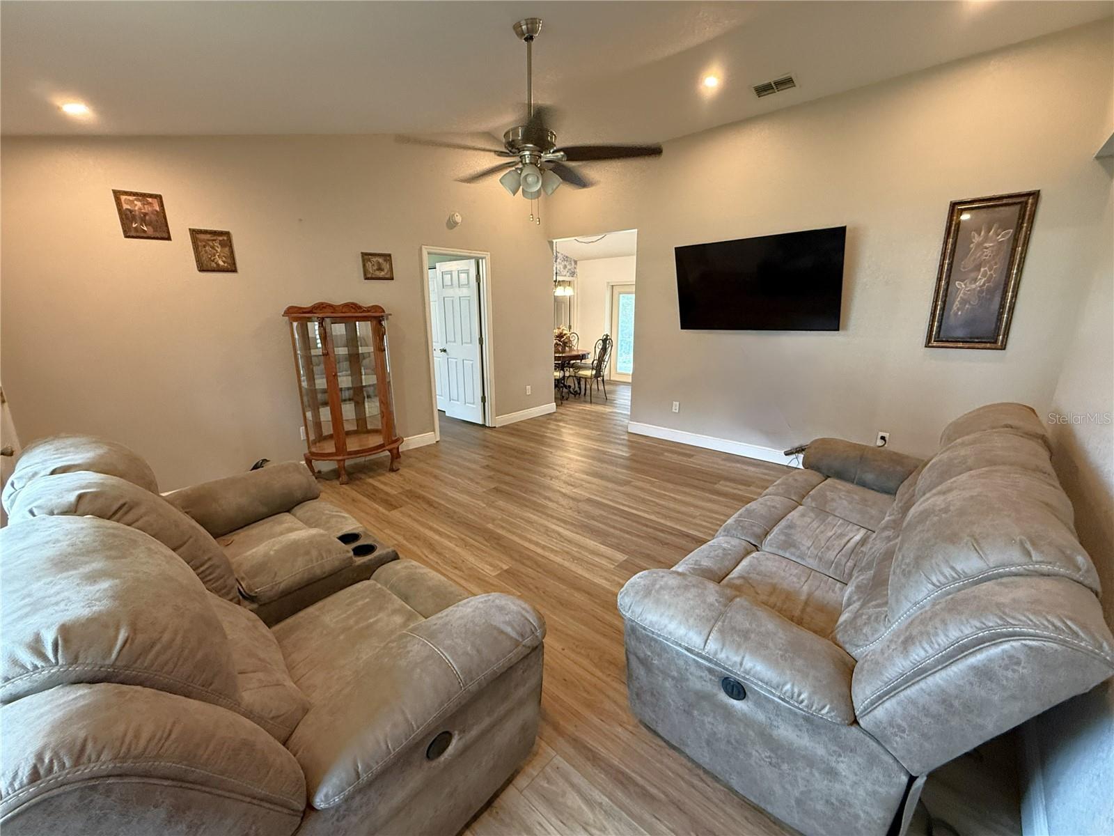 SILVER SPRINGS SHORES - Residential