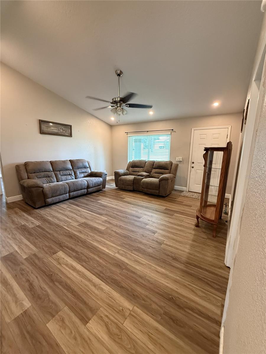 SILVER SPRINGS SHORES - Residential
