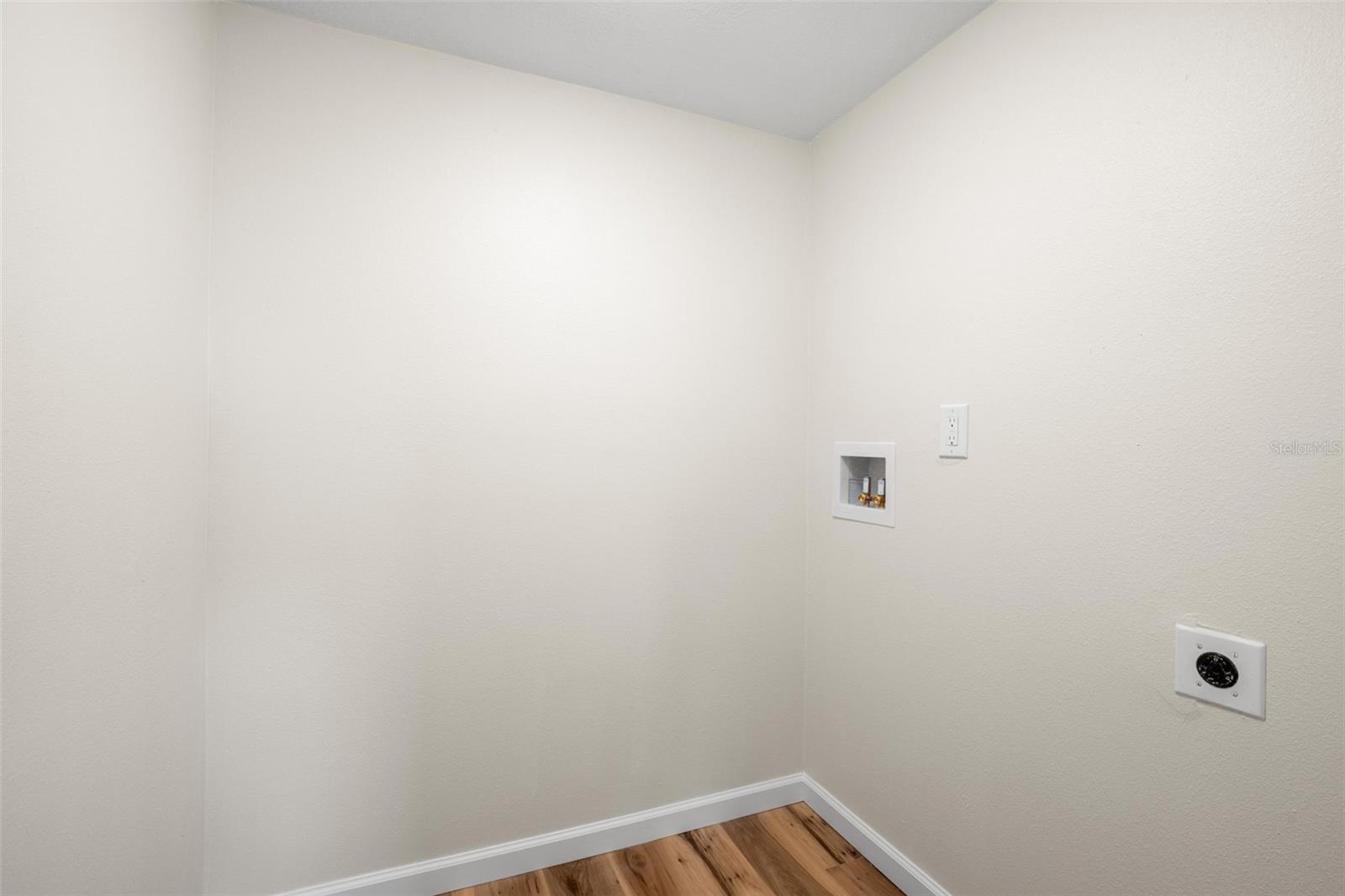 6000 PARK PLACE CONDO - Residential