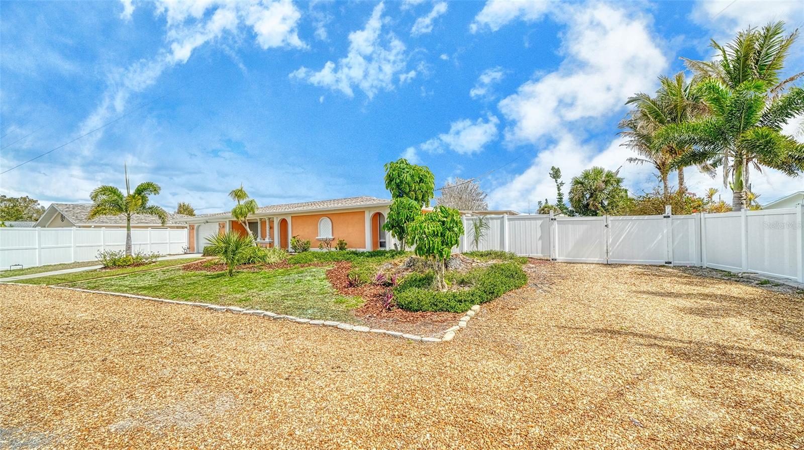 LAUREL VILLA - Residential