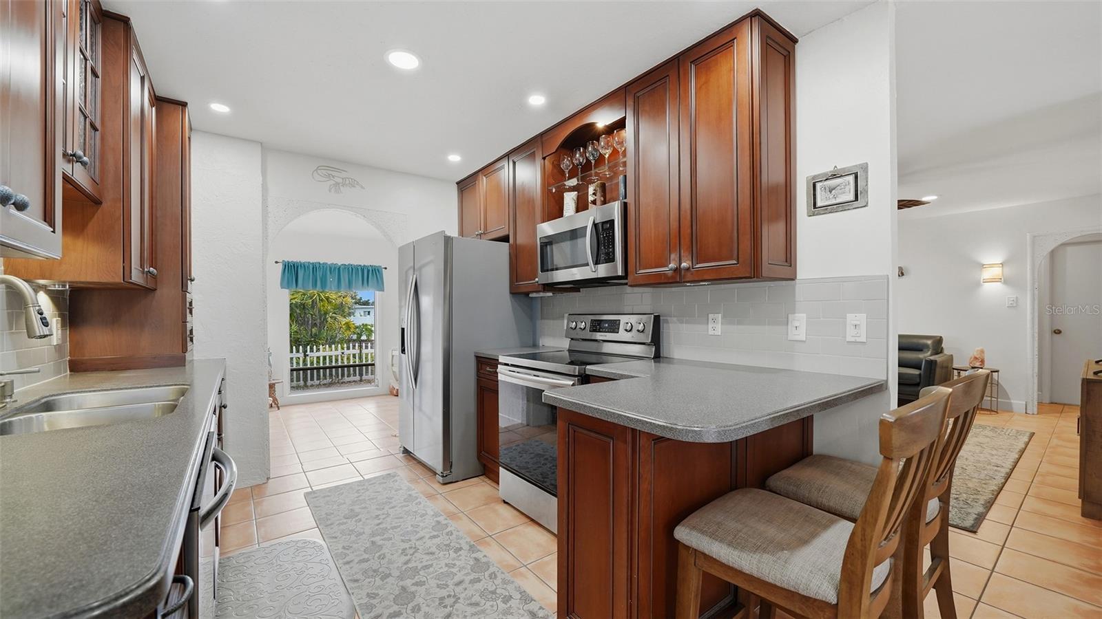LAUREL VILLA - Residential