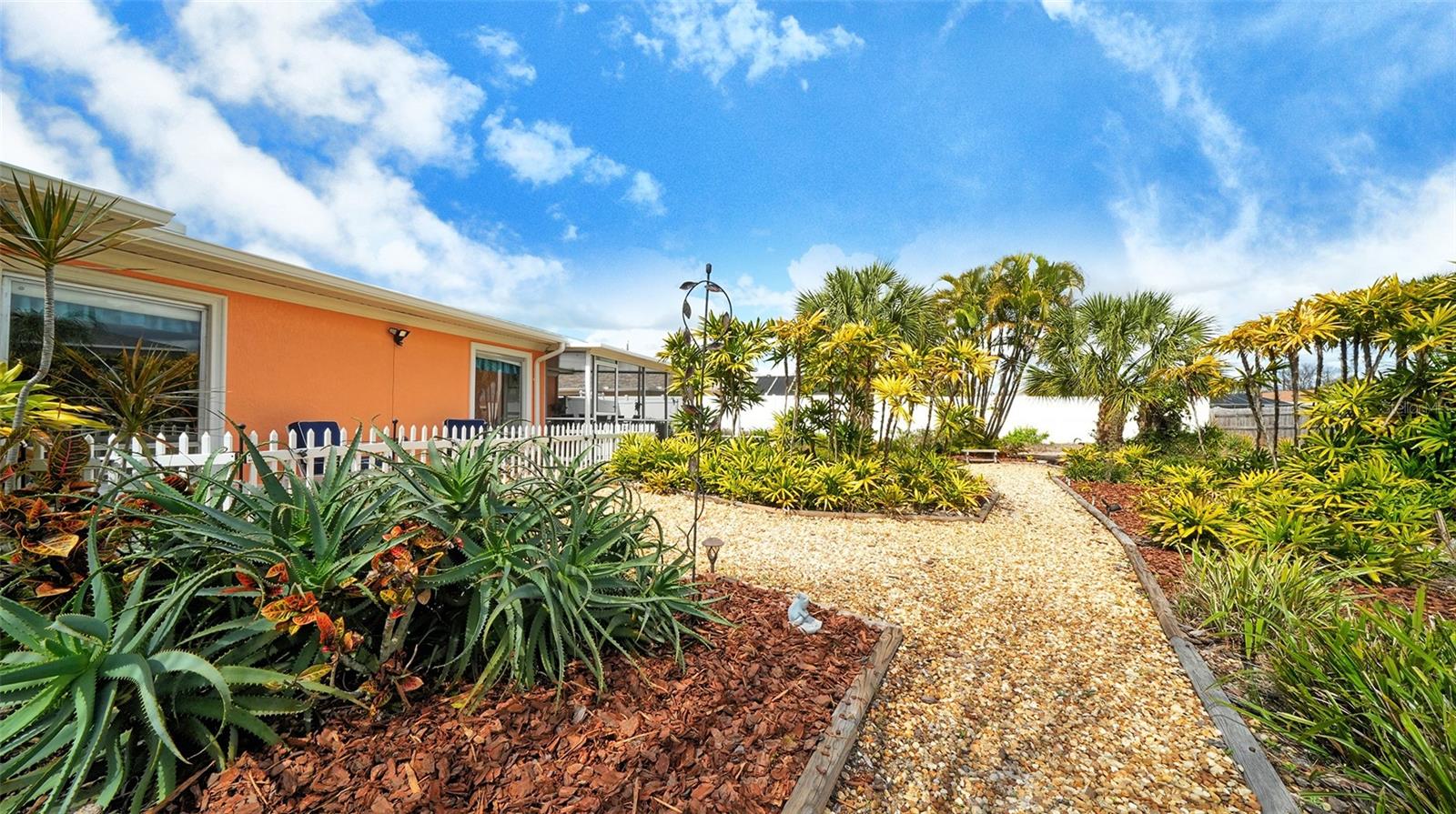 LAUREL VILLA - Residential
