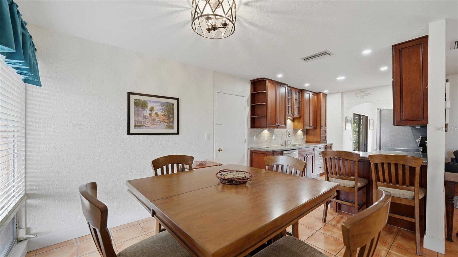 LAUREL VILLA - Residential