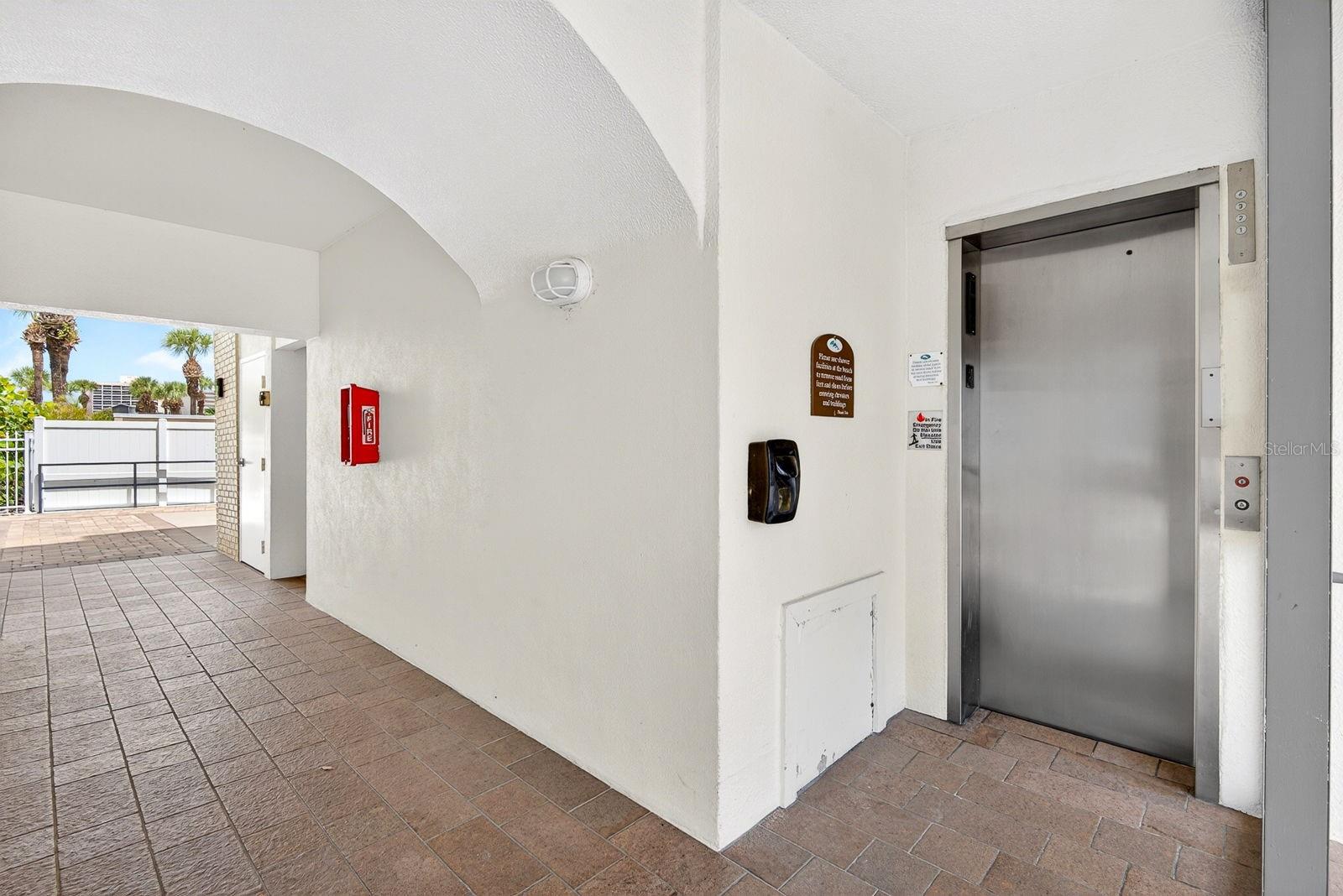 ISLAND HOUSE - Residential