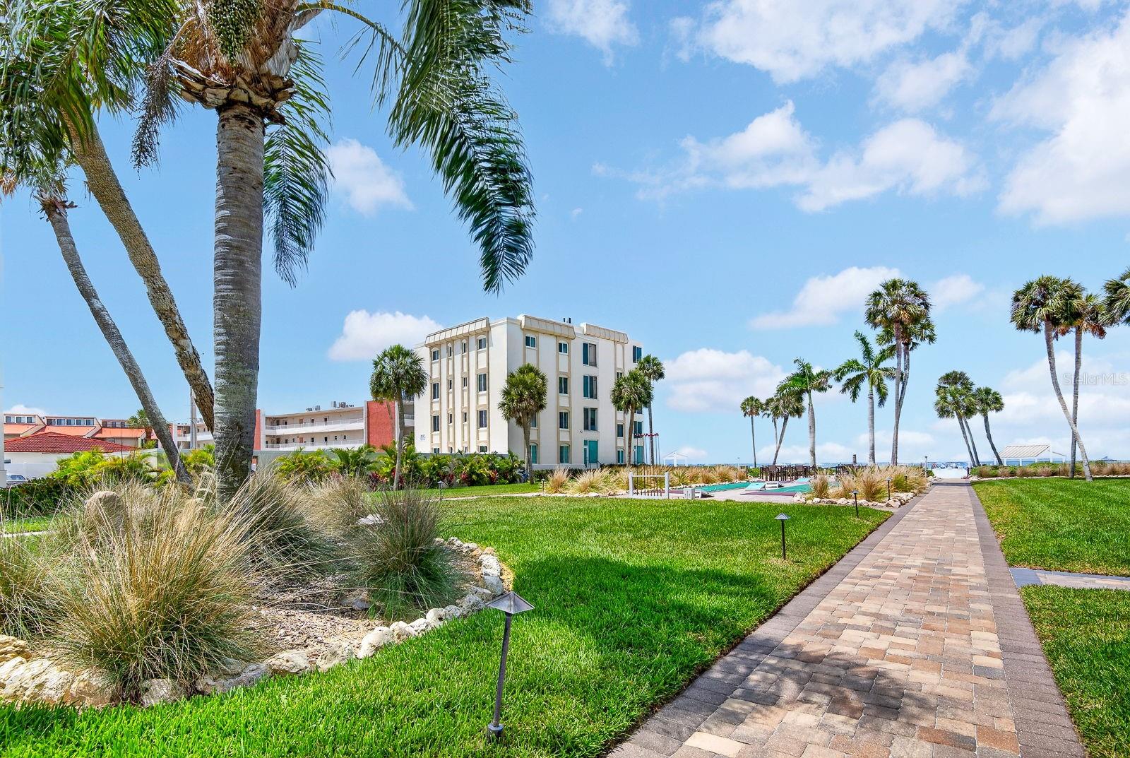 ISLAND HOUSE - Residential