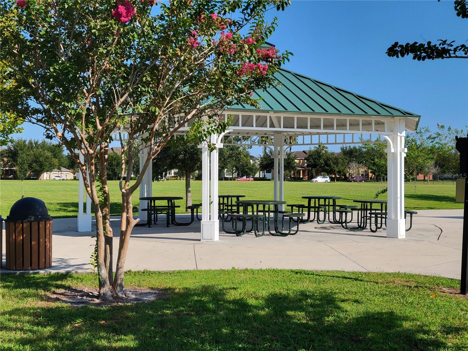 SIGNATURE LAKES/INDEPENDENCE - Residential