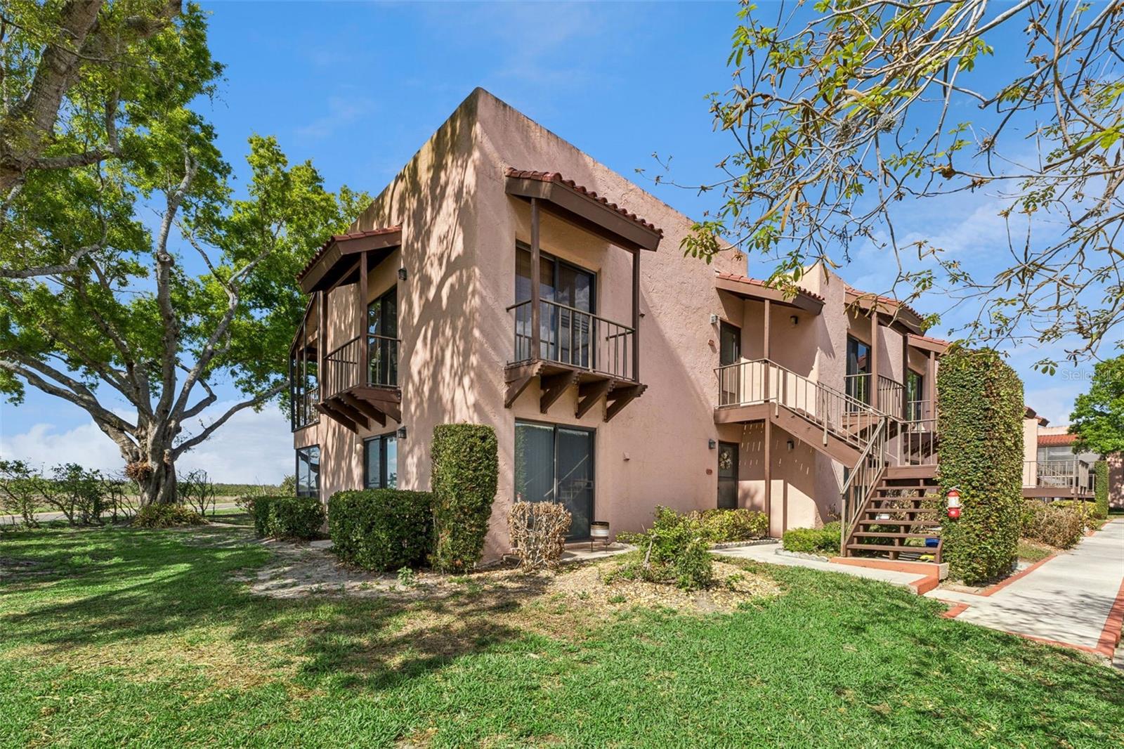 LA CASA CONDO - Residential