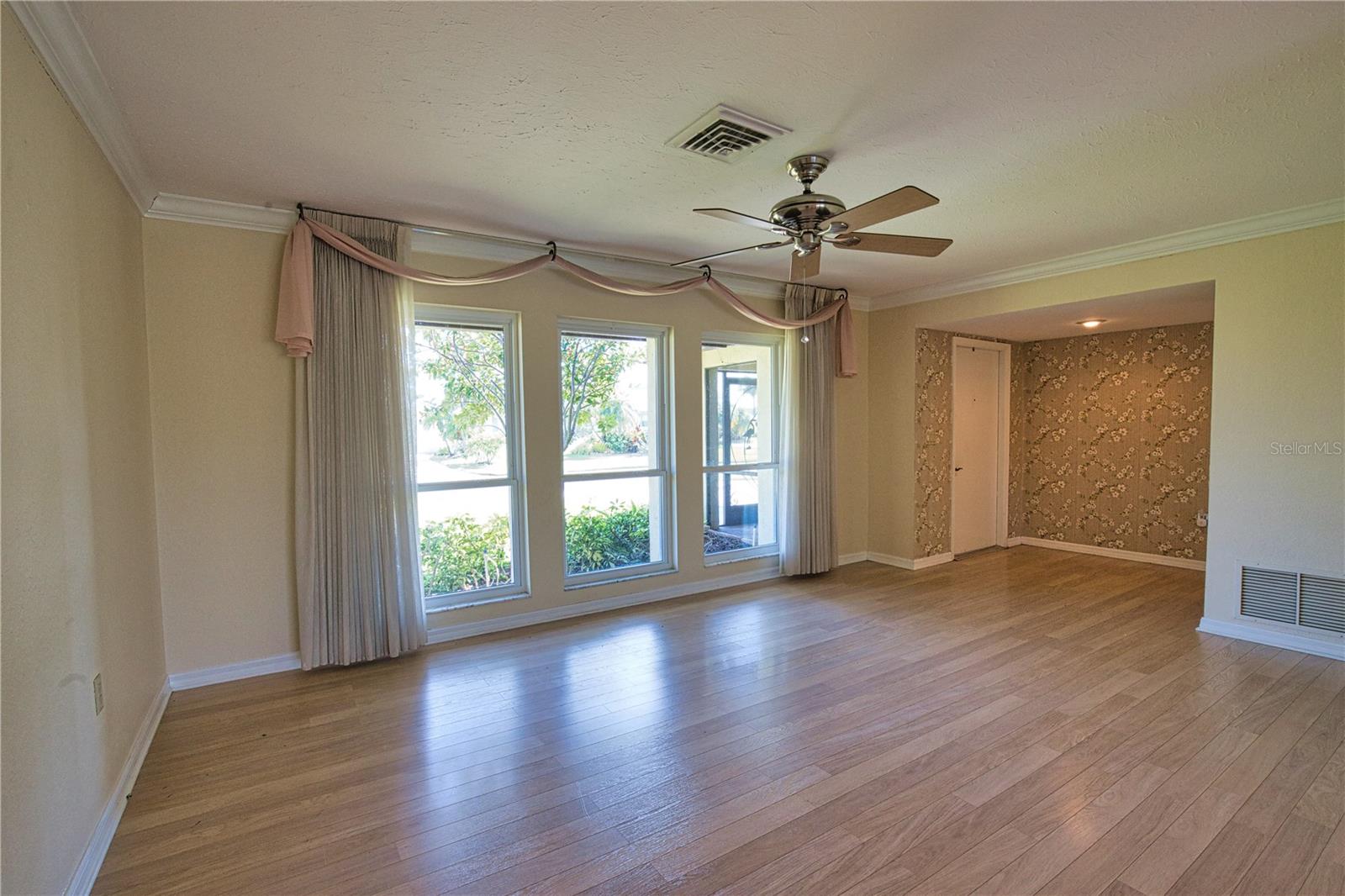 JACARANDA COUNTRY CLUB WEST VILLAGE - Residential