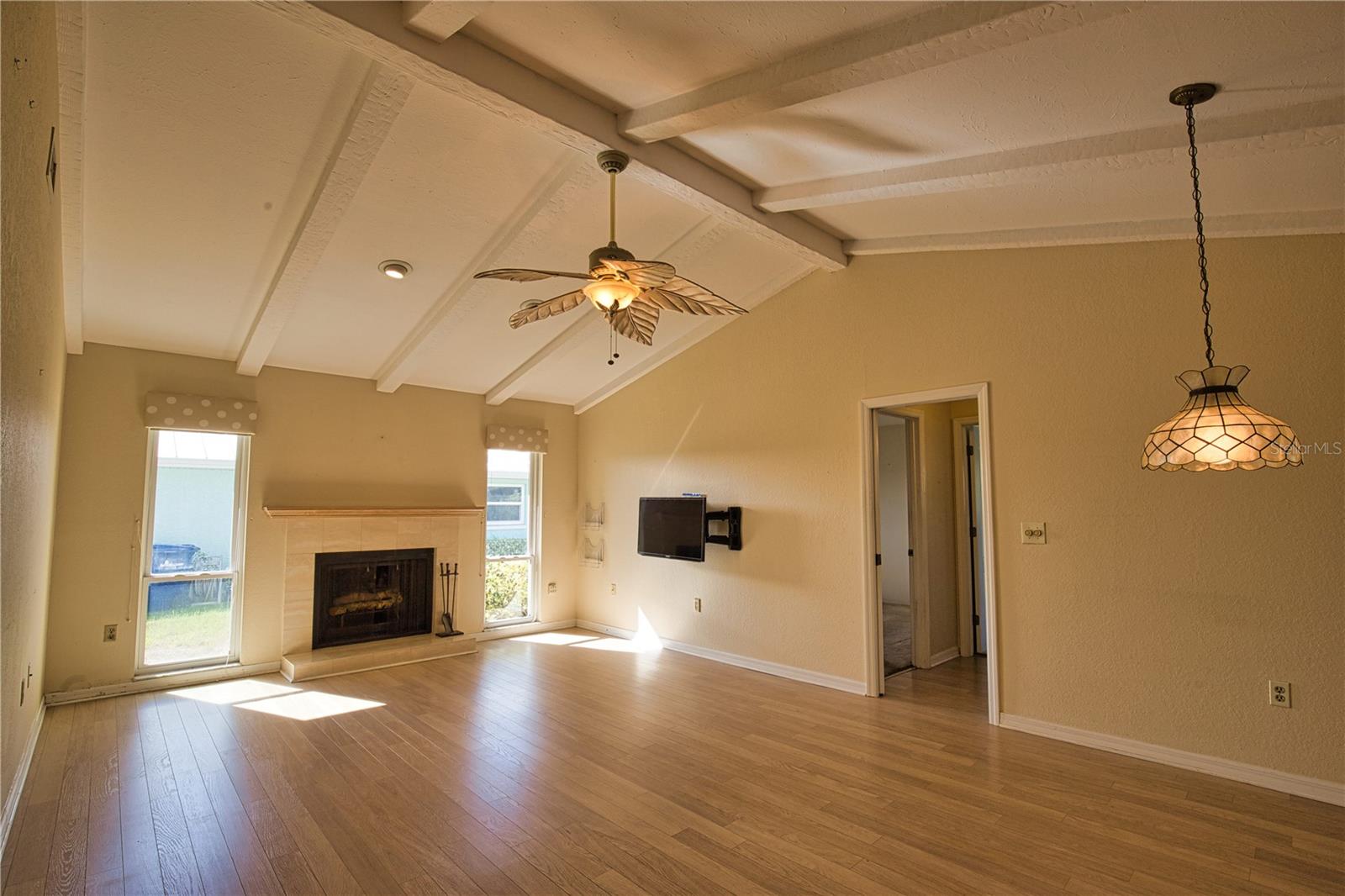 JACARANDA COUNTRY CLUB WEST VILLAGE - Residential