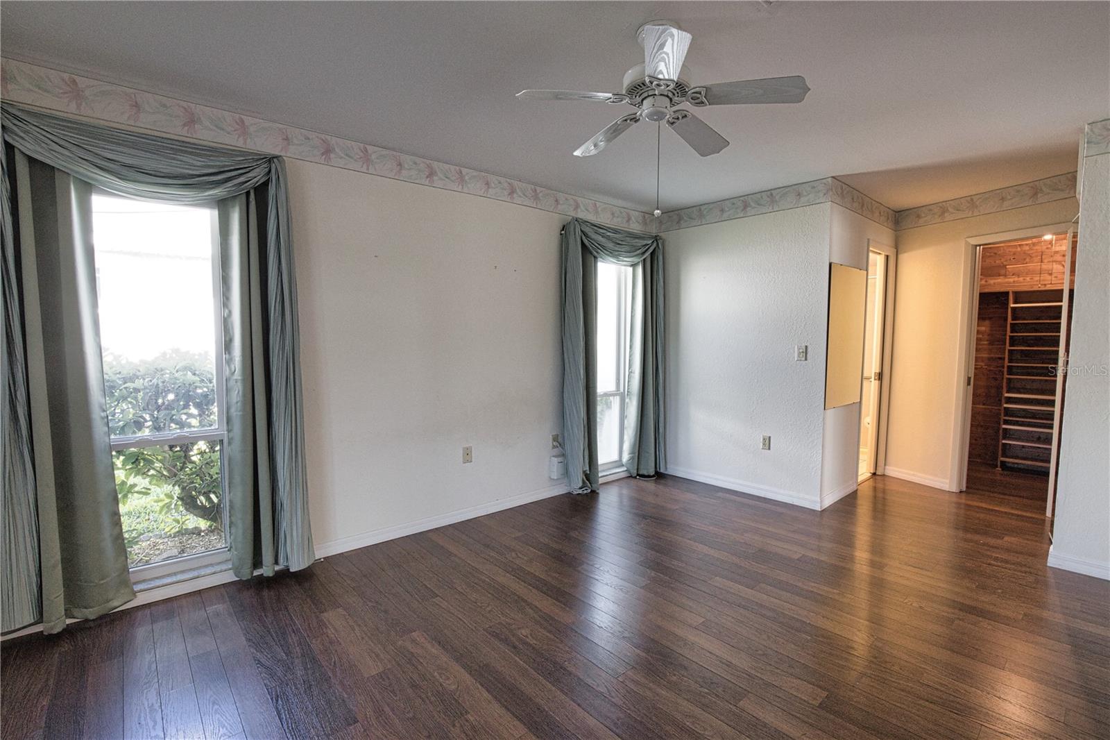 JACARANDA COUNTRY CLUB WEST VILLAGE - Residential