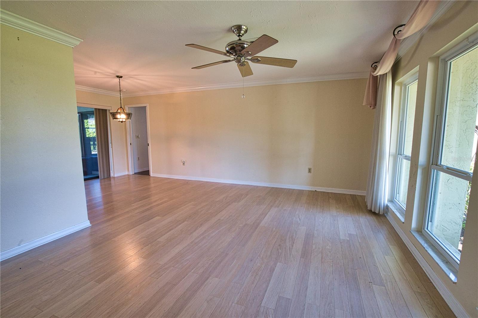 JACARANDA COUNTRY CLUB WEST VILLAGE - Residential