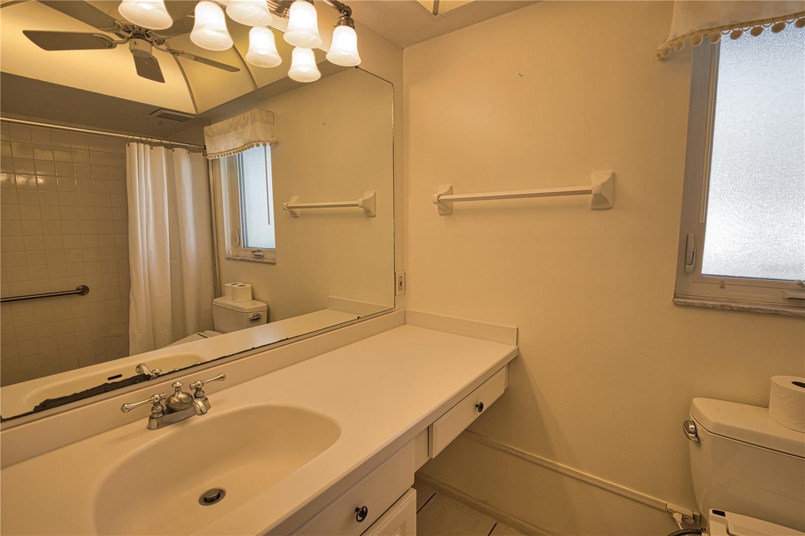 JACARANDA COUNTRY CLUB WEST VILLAGE - Residential