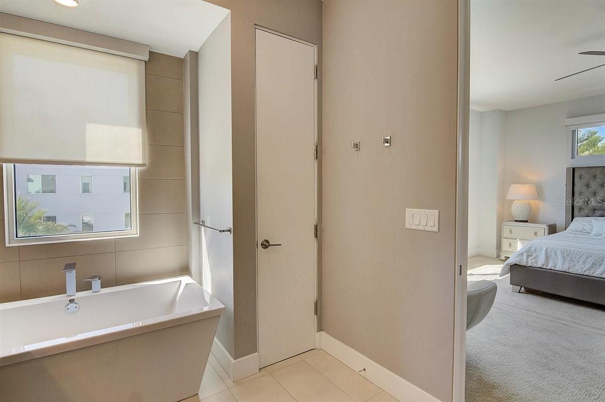 PARK RESIDENCES OF LIDO KEY - Residential