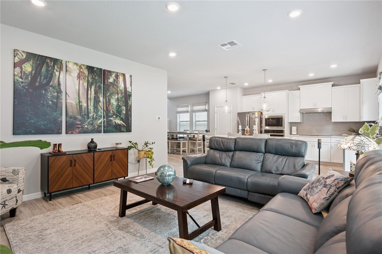 FLORA GARDENS - Residential