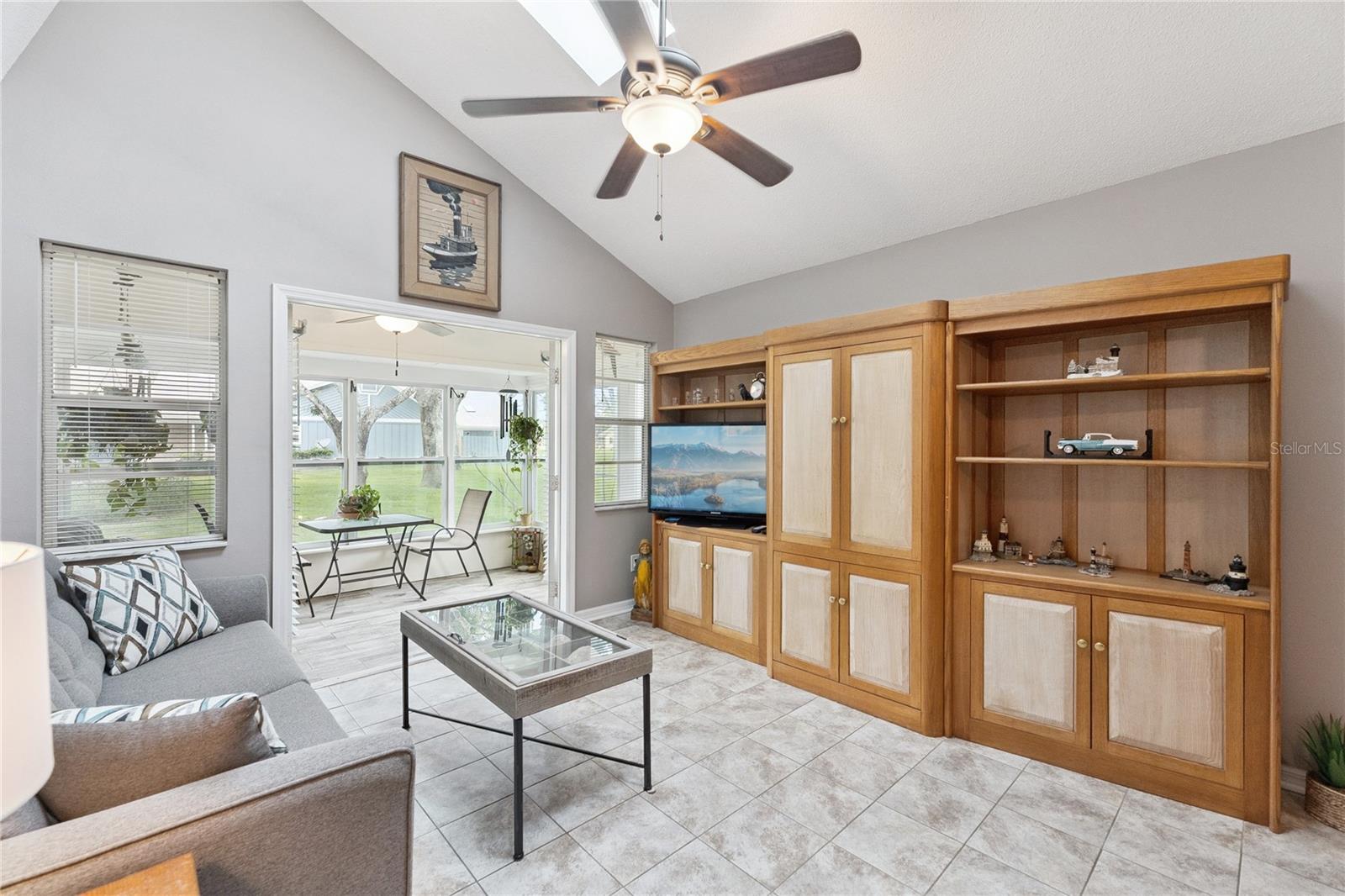 PELICAN BAY - Residential
