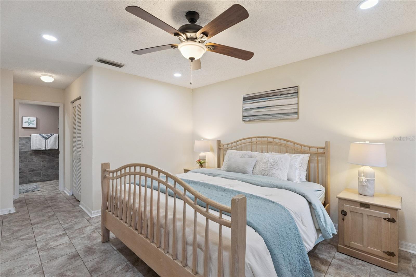 PELICAN BAY - Residential