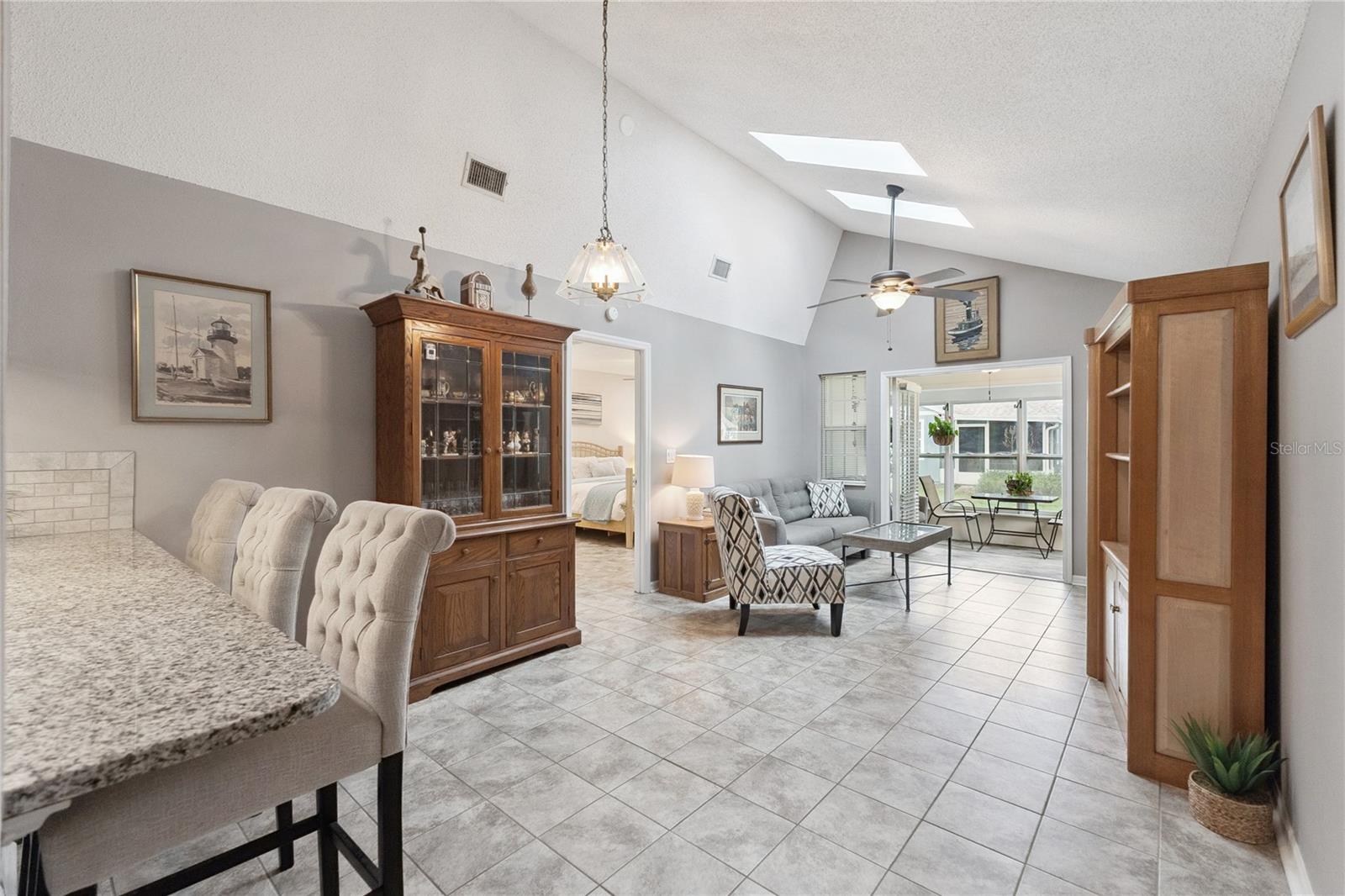 PELICAN BAY - Residential