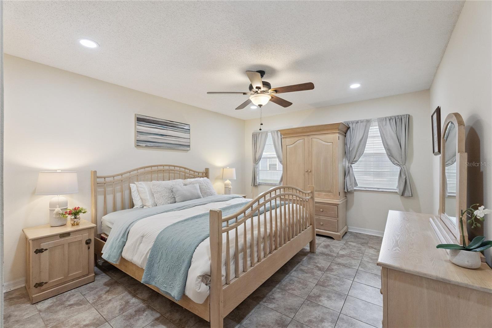 PELICAN BAY - Residential