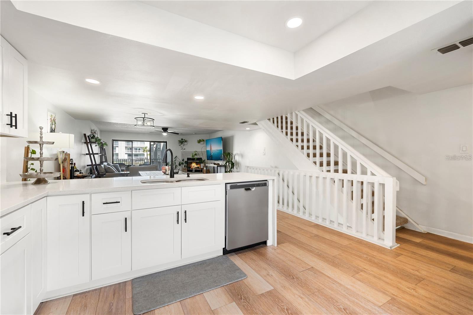 BAYWAY CONDO PH ONE - Residential