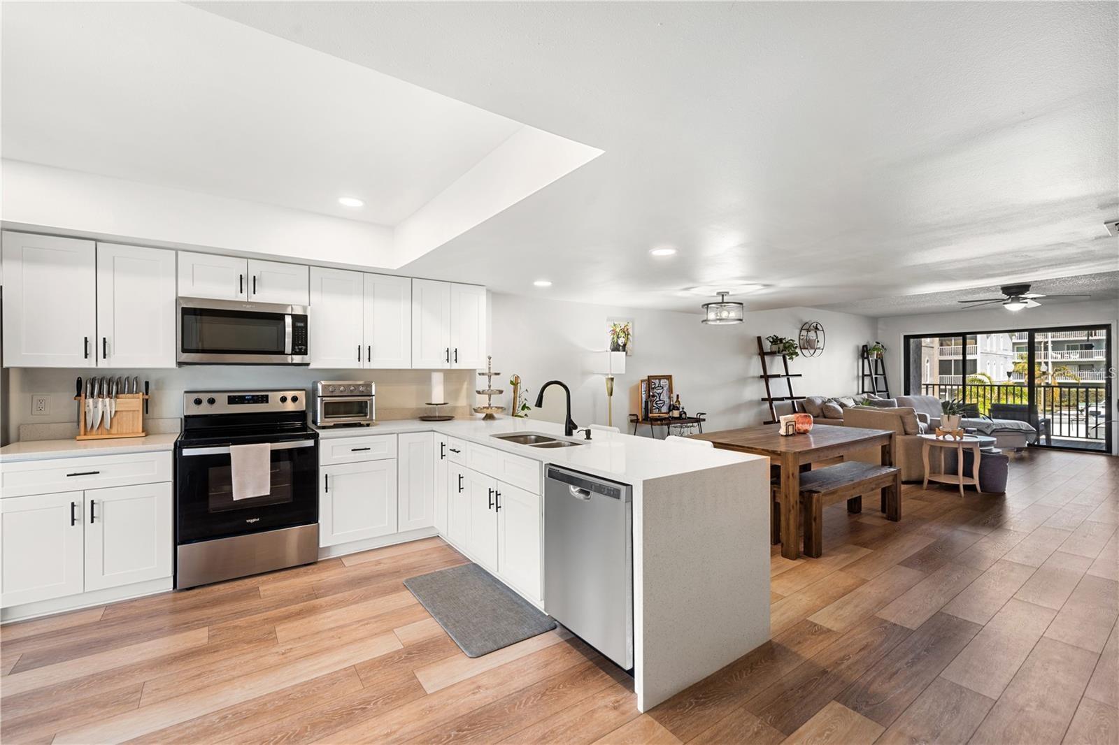 BAYWAY CONDO PH ONE - Residential