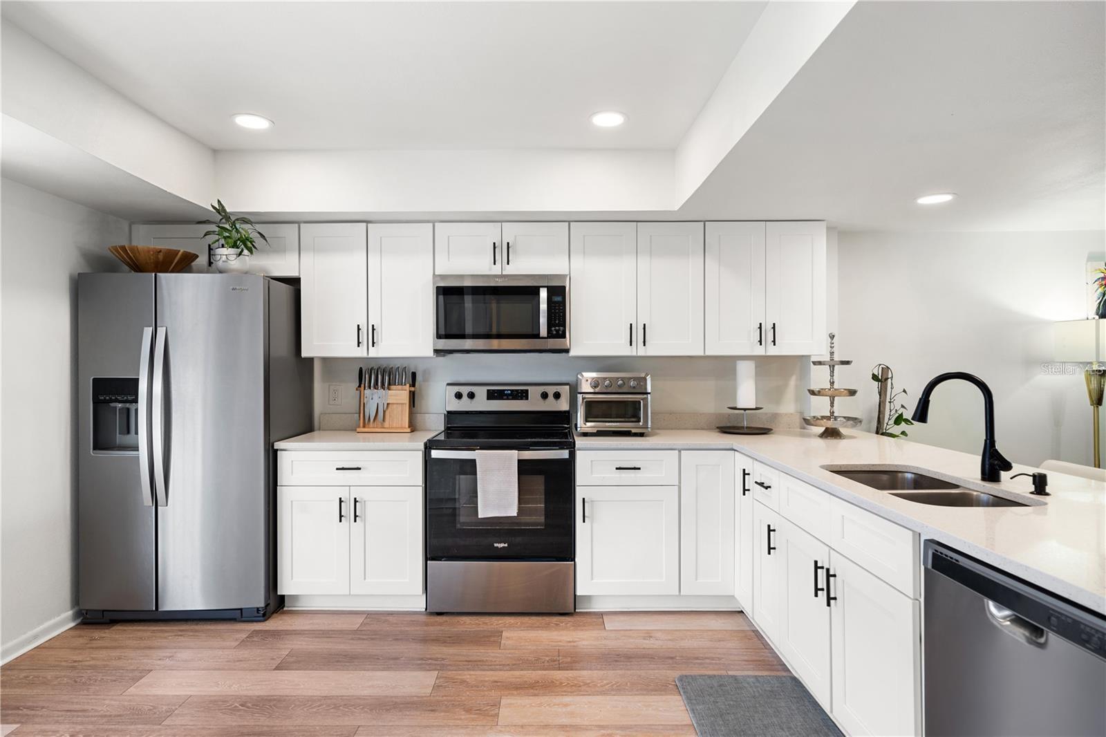 BAYWAY CONDO PH ONE - Residential