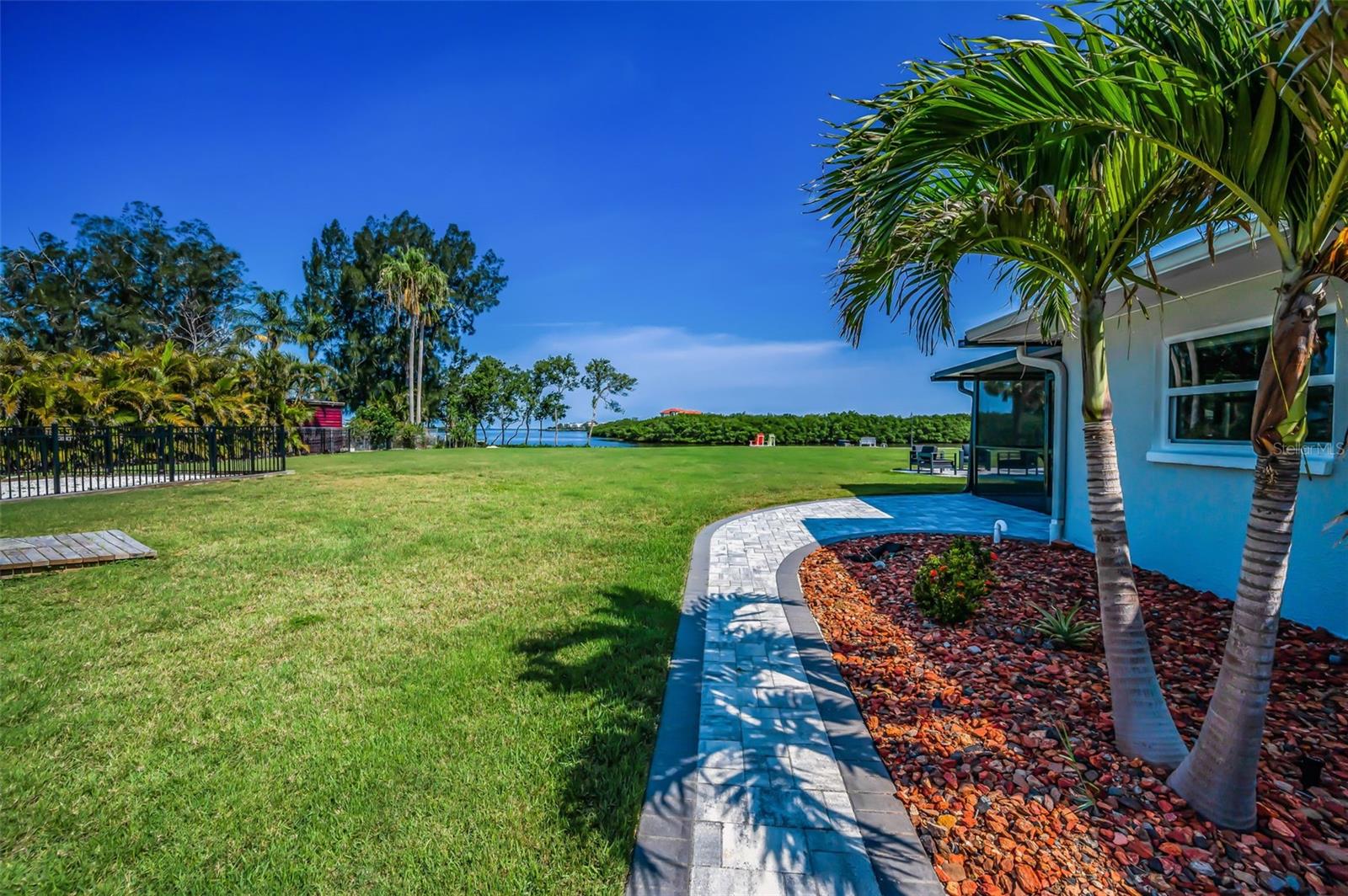 SEA BREEZE ISLAND - Residential