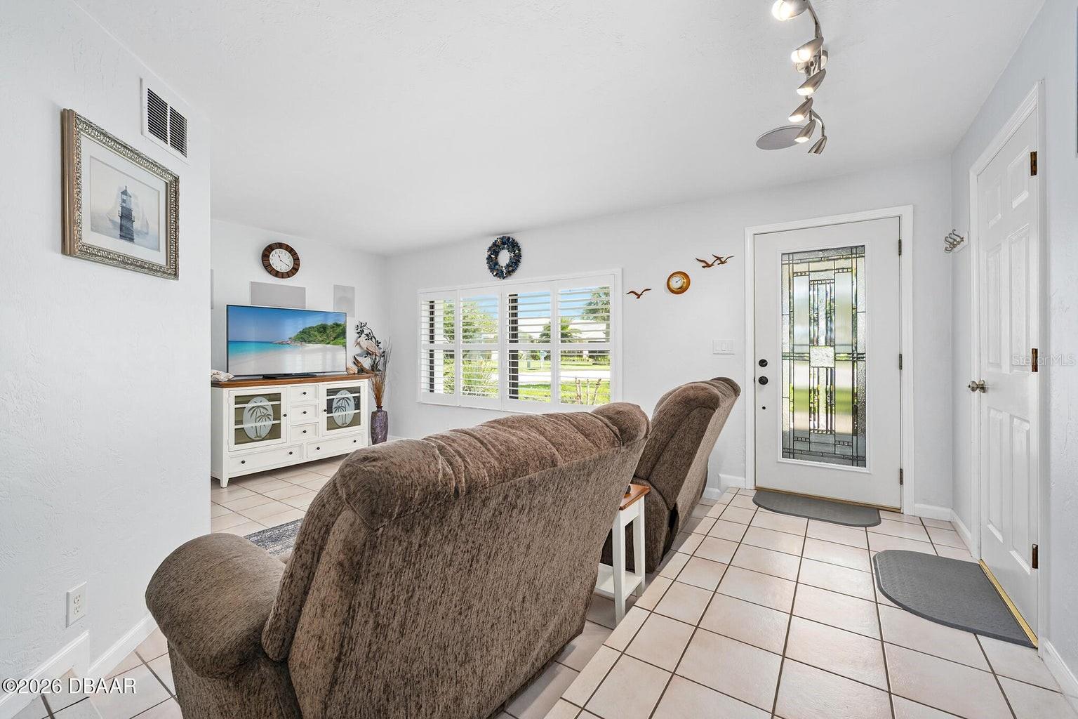 LIGHTHOUSE SHORES - Residential