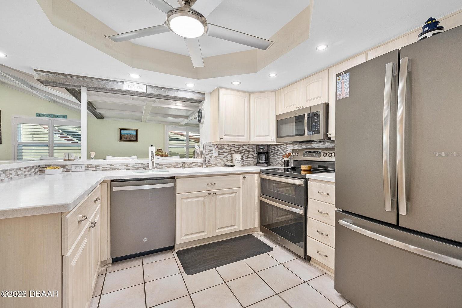 LIGHTHOUSE SHORES - Residential