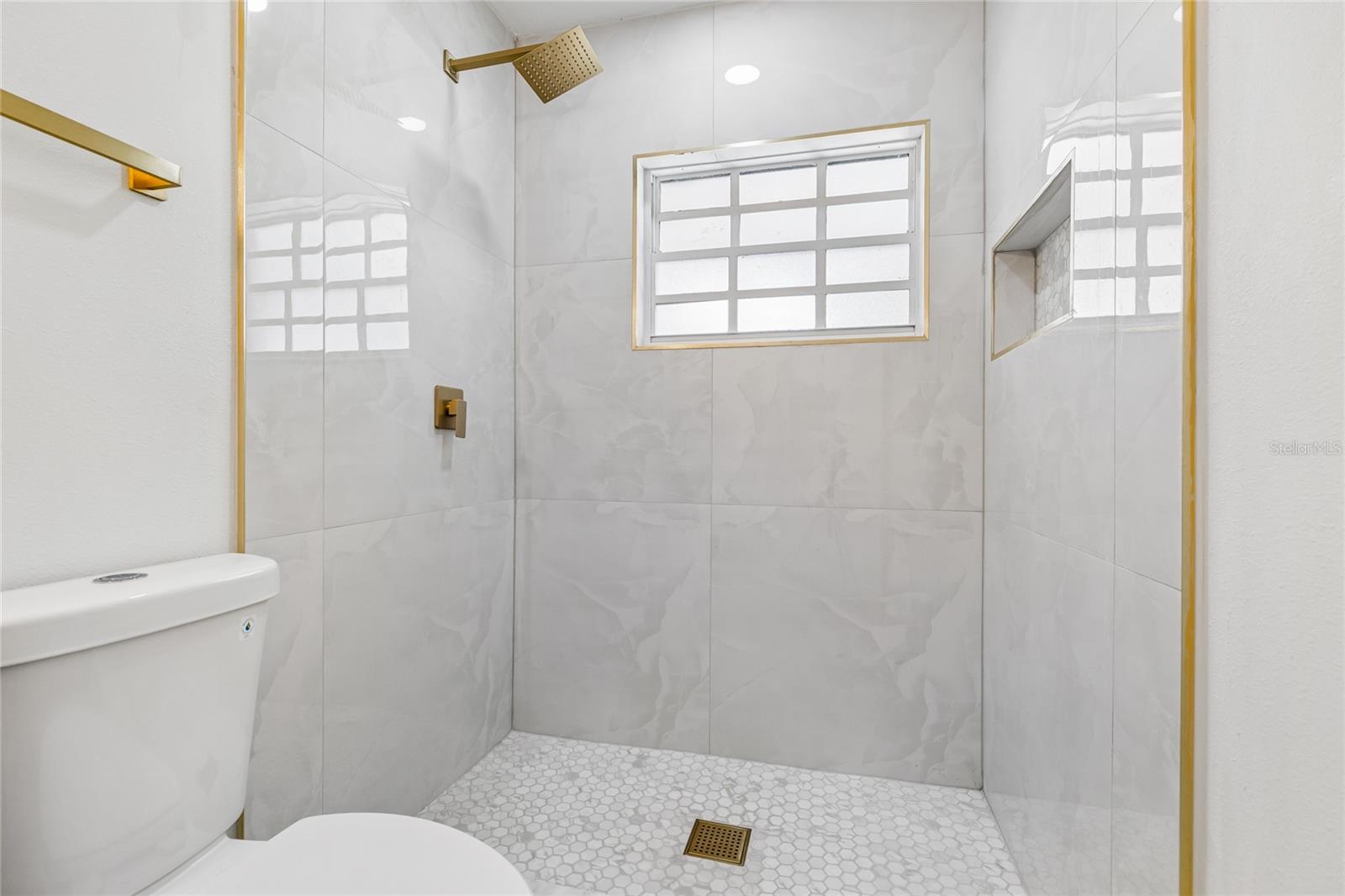 GOLFWOOD ESTATES UNIT 01 - Residential