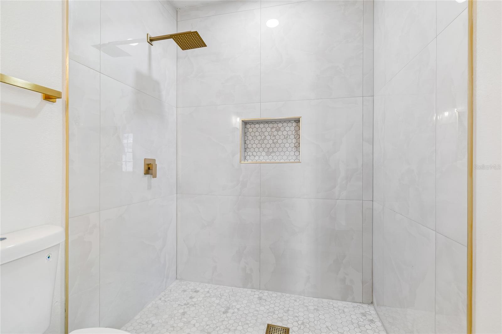 GOLFWOOD ESTATES UNIT 01 - Residential