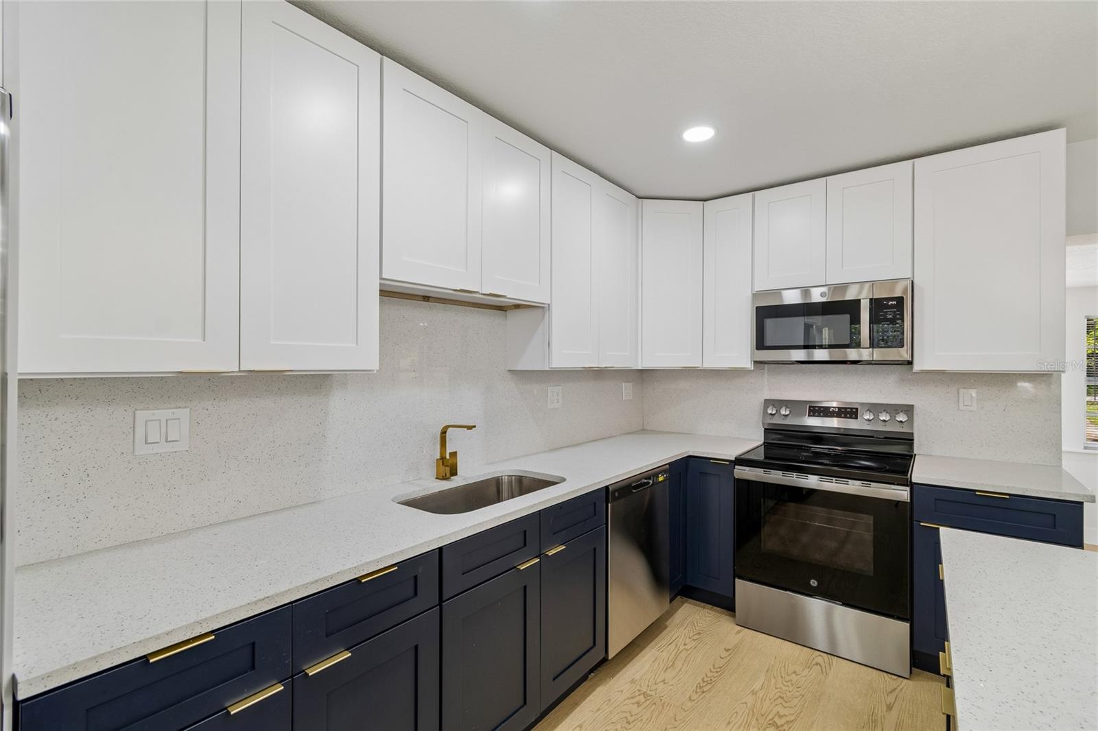 GOLFWOOD ESTATES UNIT 01 - Residential