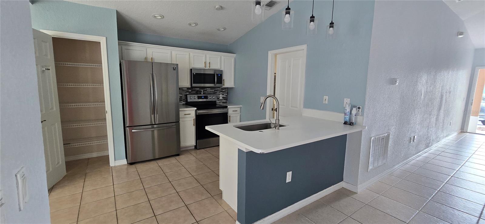 RESERVE AT TOWN CENTER - Residential Lease