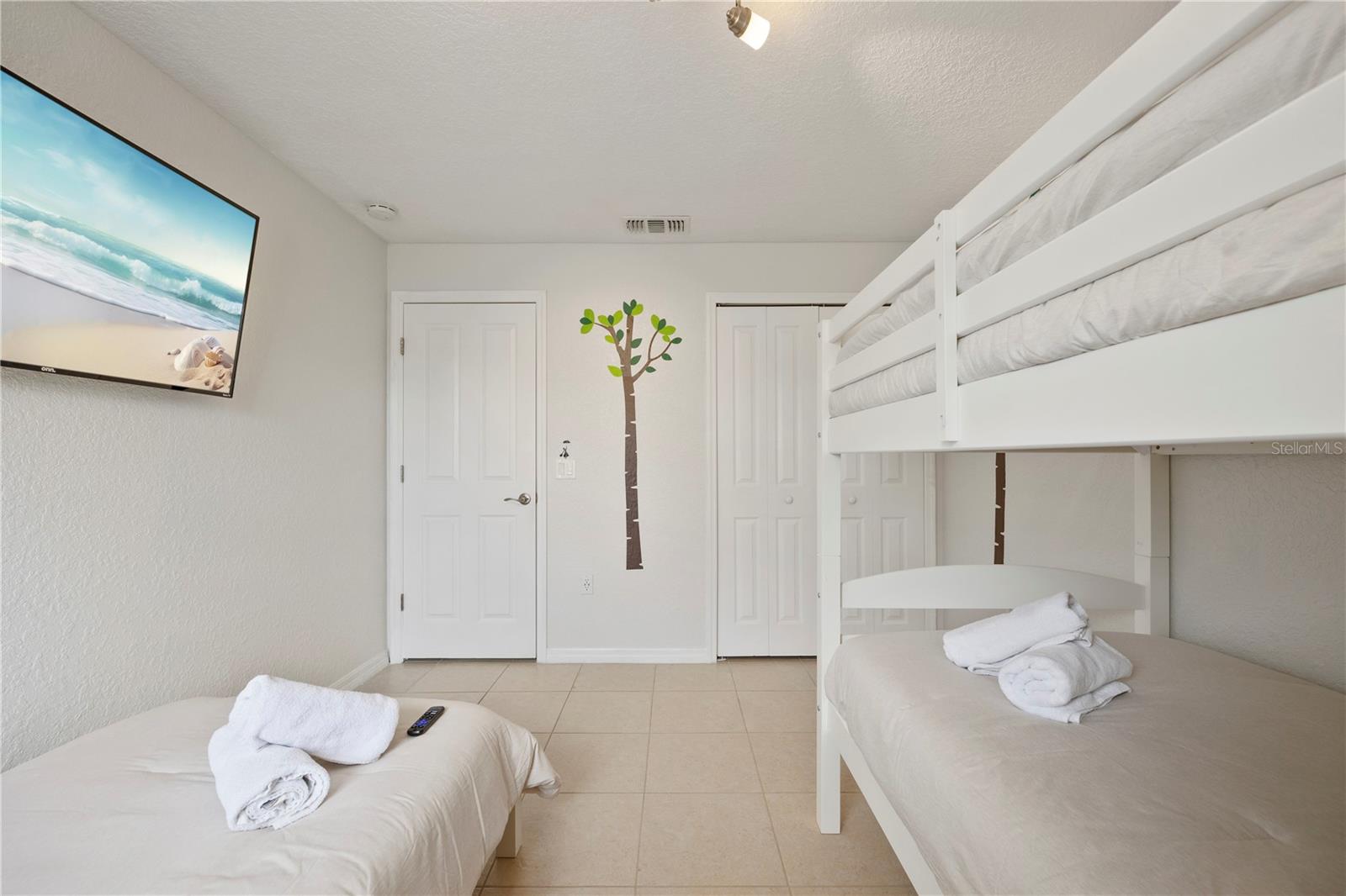 RESERVE AT TOWN CENTER - Residential Lease