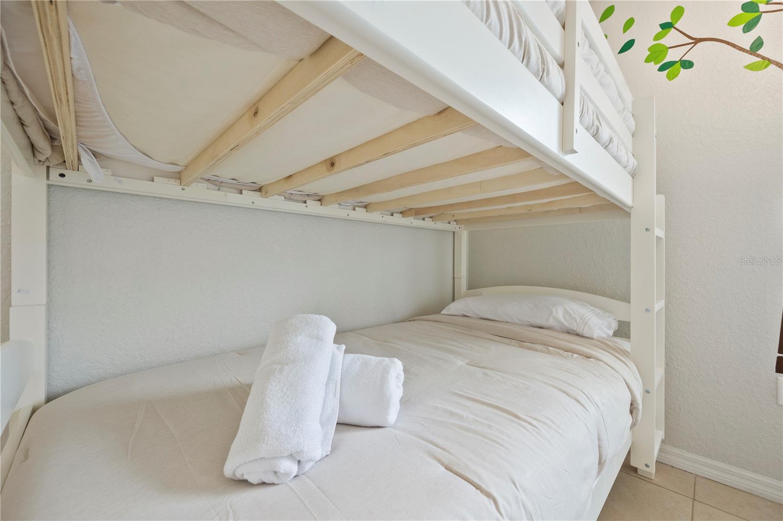RESERVE AT TOWN CENTER - Residential Lease
