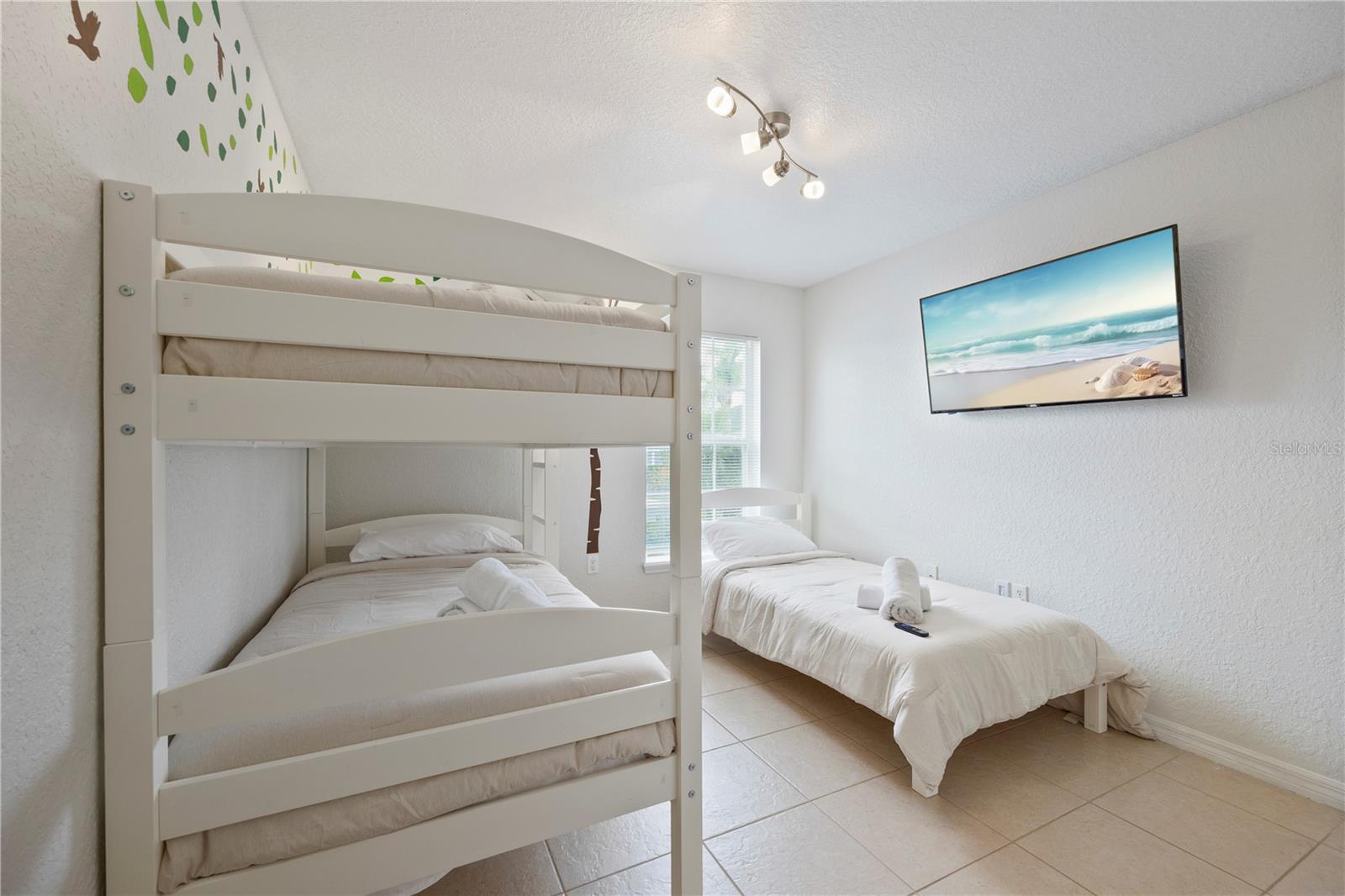 RESERVE AT TOWN CENTER - Residential Lease