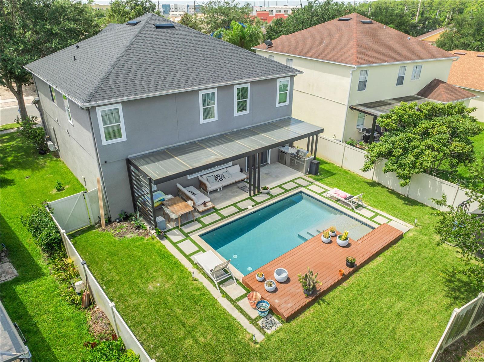 STRATFORD POINTE - Residential