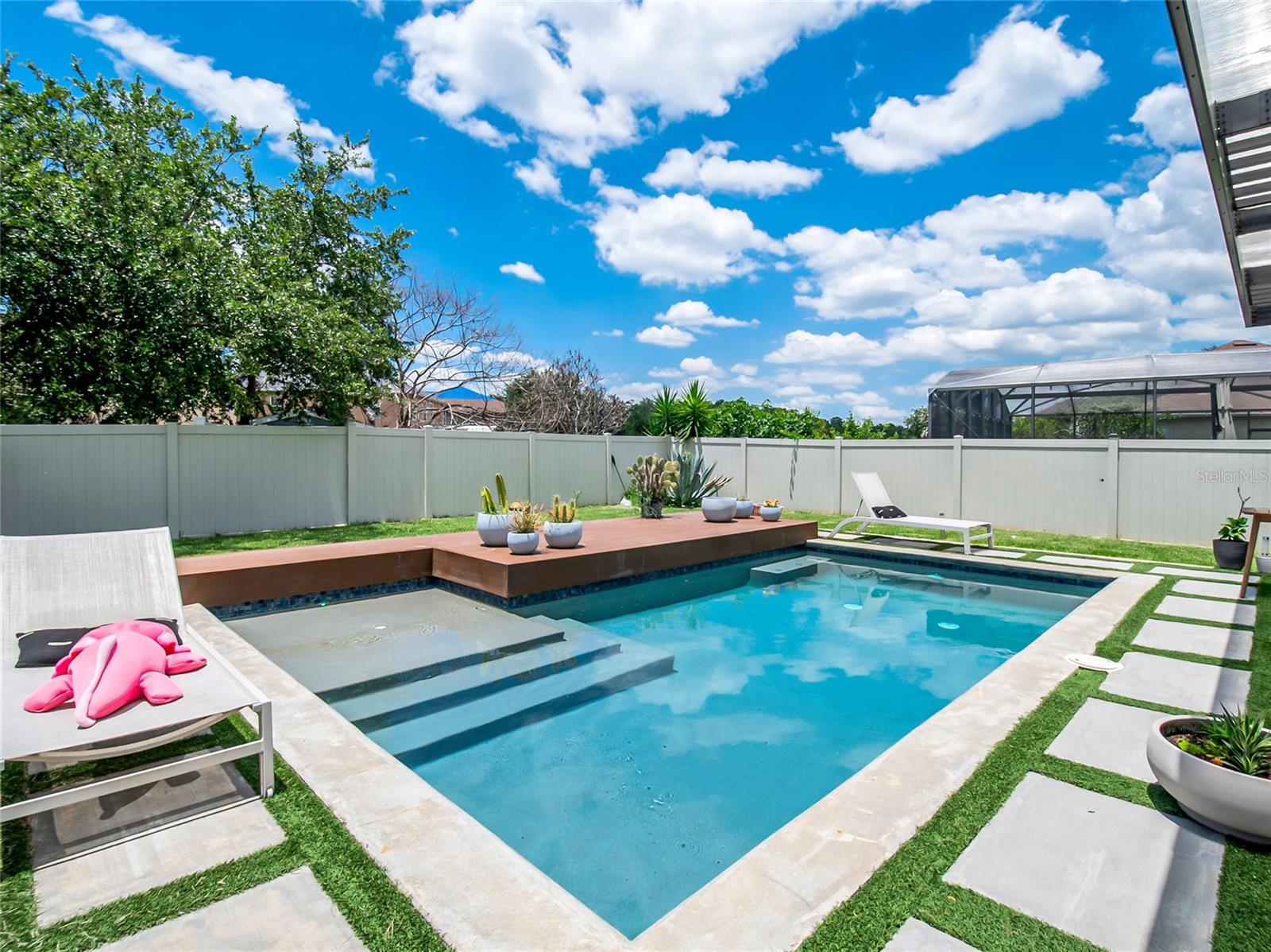 STRATFORD POINTE - Residential