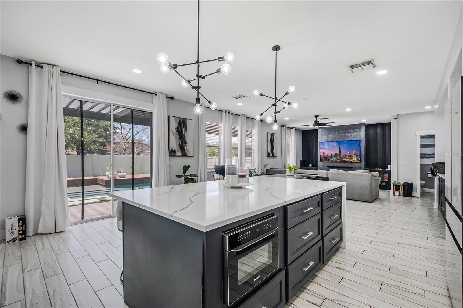 STRATFORD POINTE - Residential