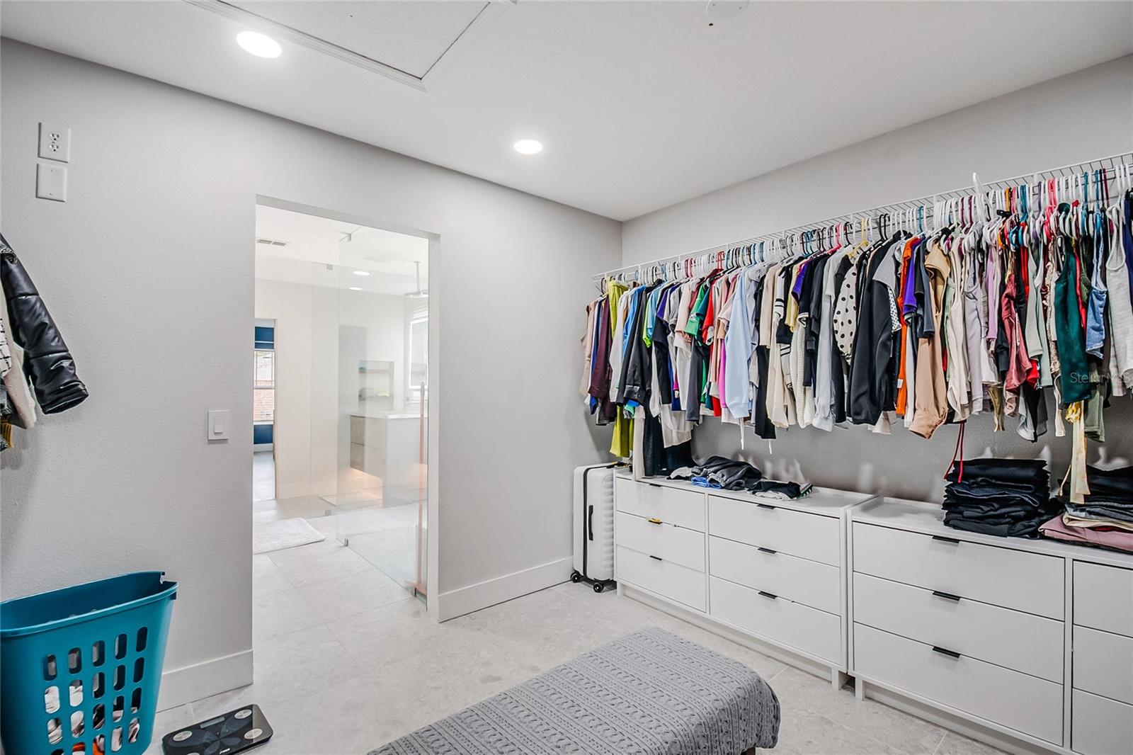 STRATFORD POINTE - Residential