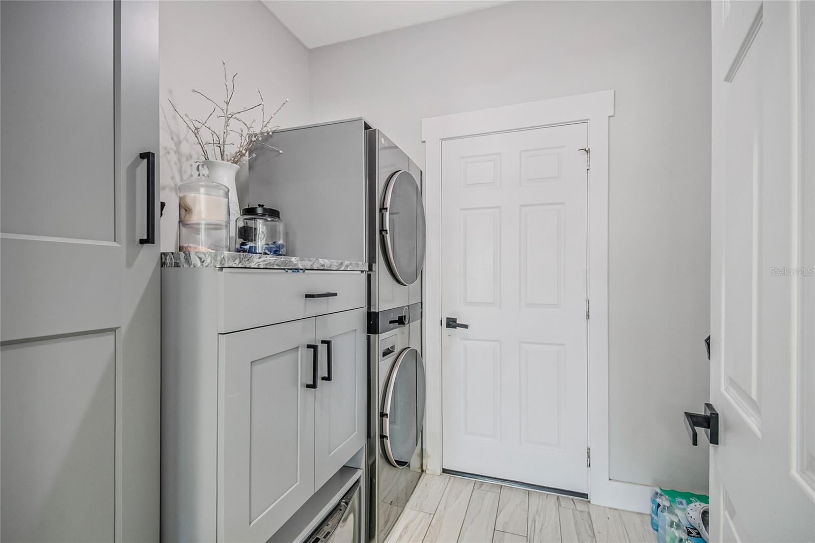 STRATFORD POINTE - Residential