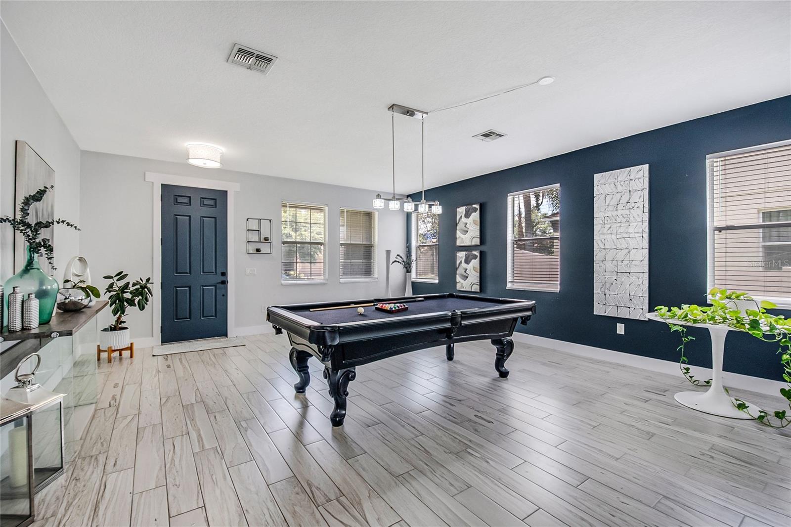 STRATFORD POINTE - Residential