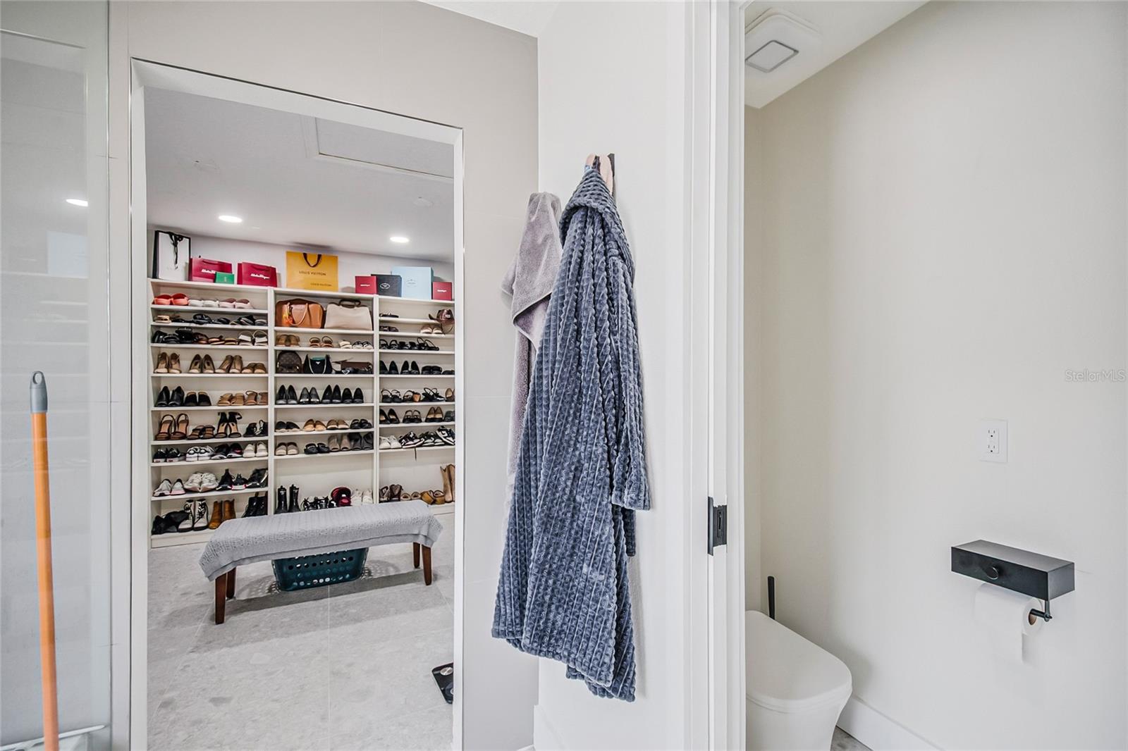 STRATFORD POINTE - Residential