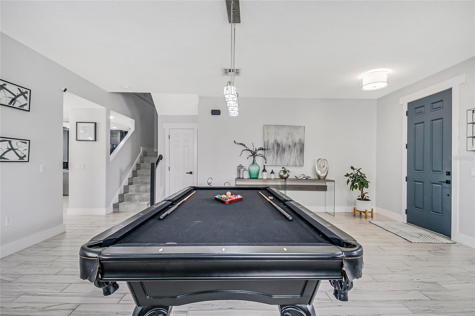 STRATFORD POINTE - Residential