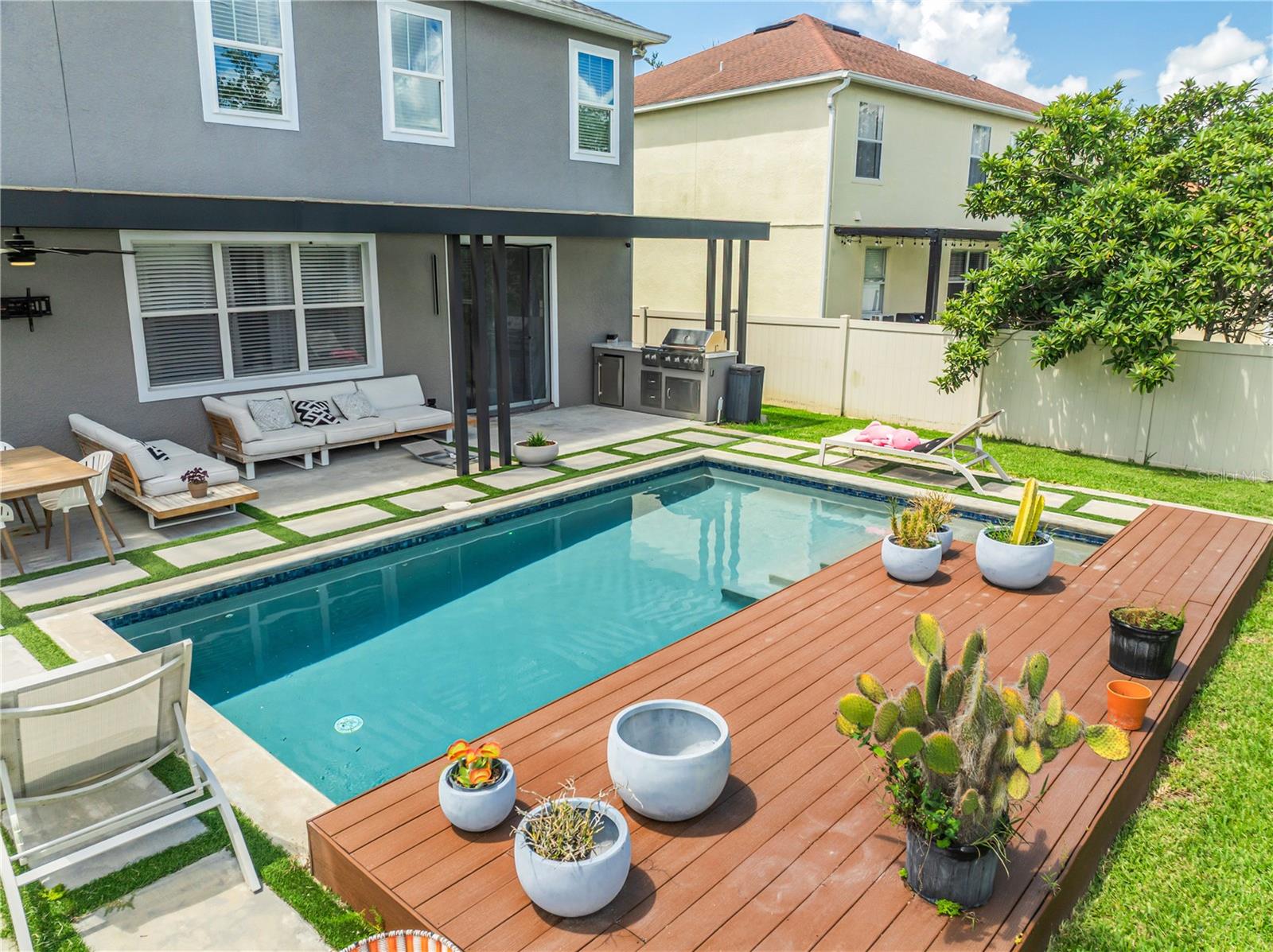 STRATFORD POINTE - Residential