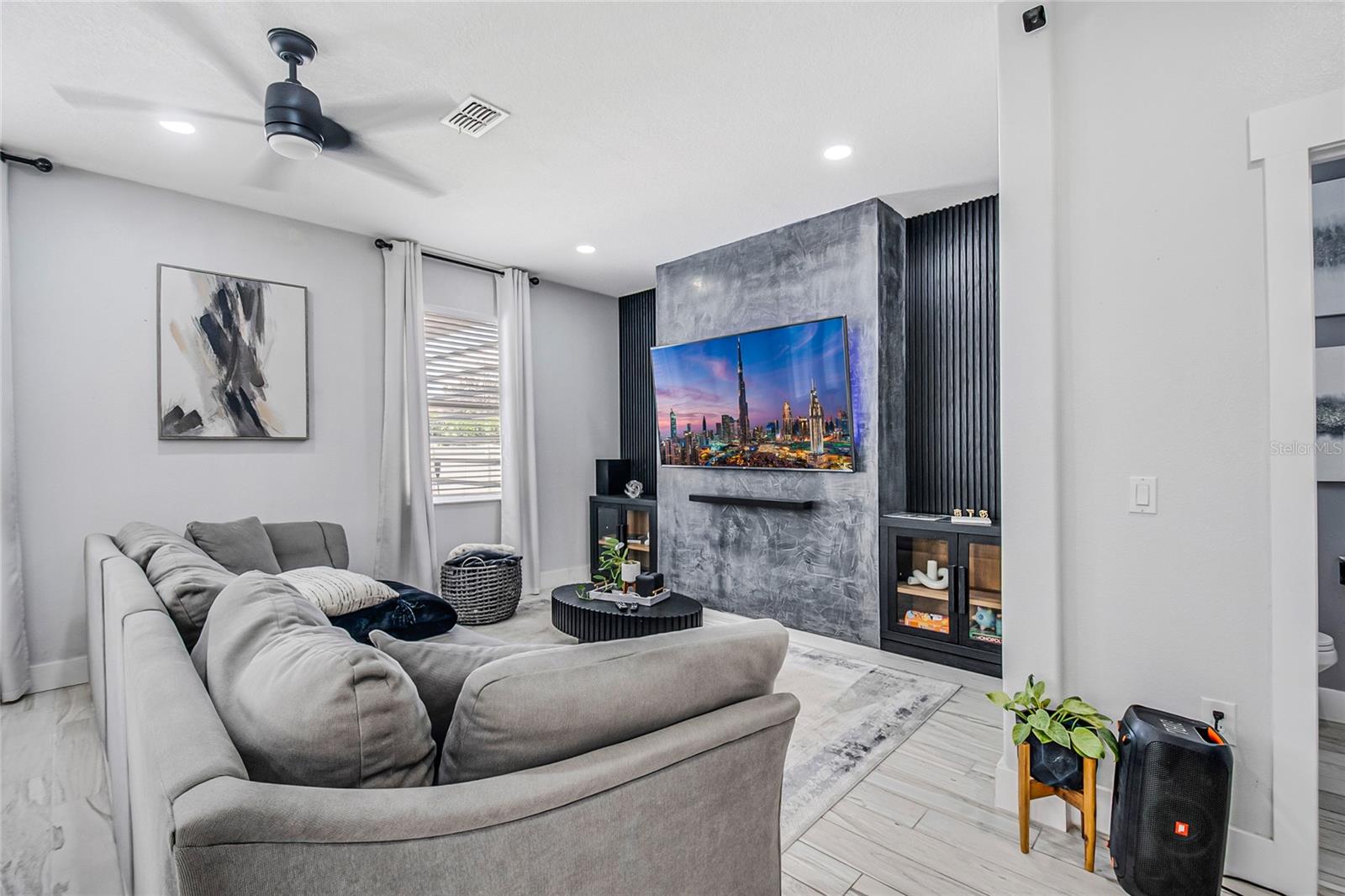STRATFORD POINTE - Residential