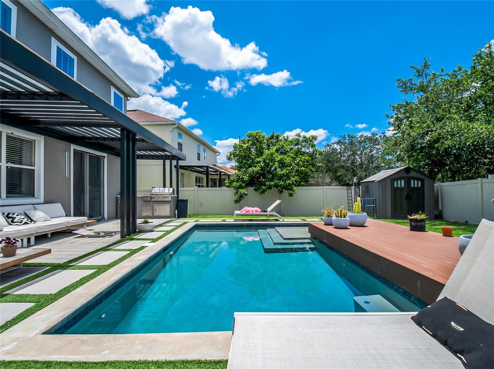 STRATFORD POINTE - Residential